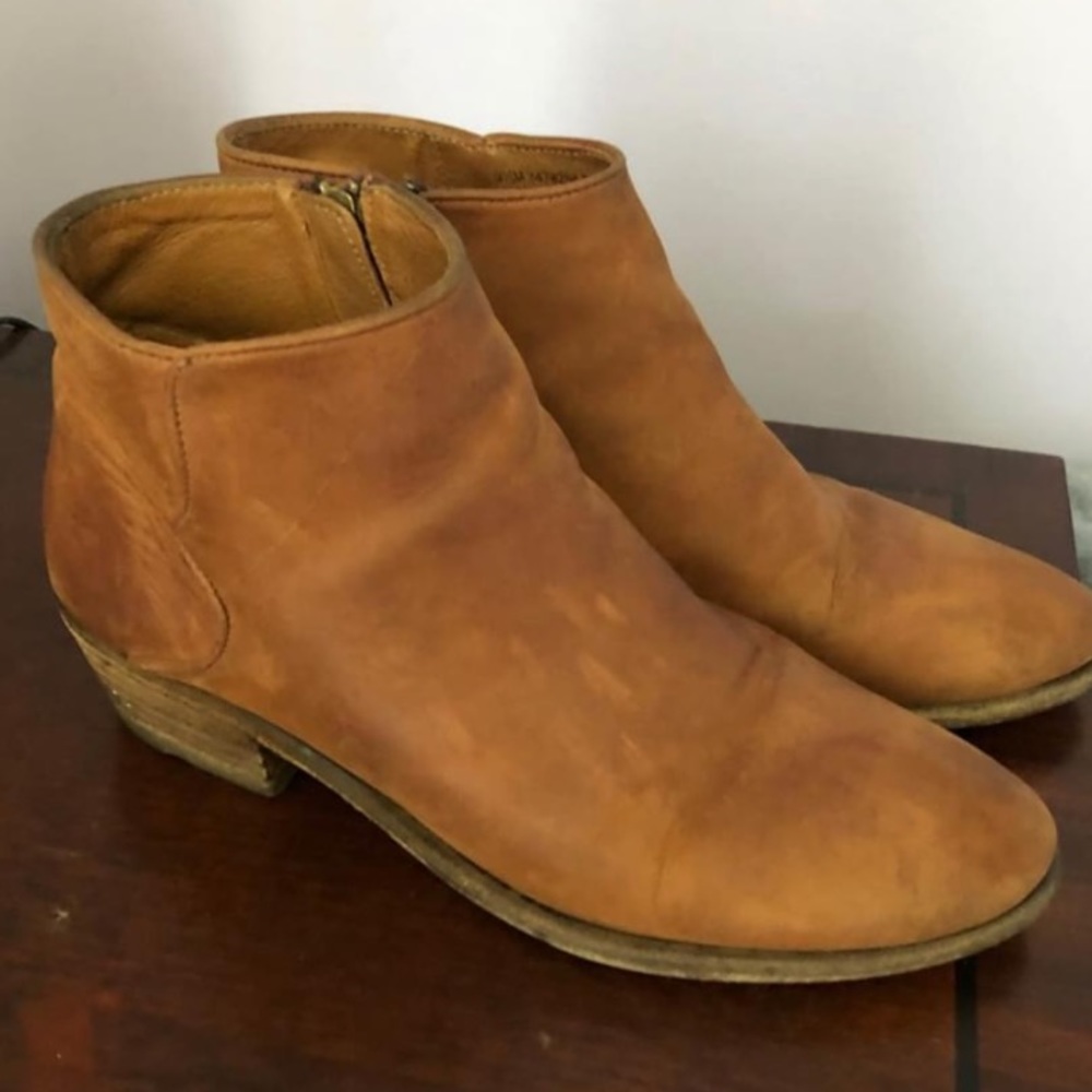 9.5 Frye leather booties